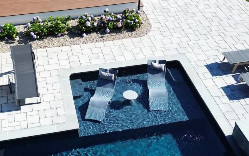 Sun ledge in an inground pool - Puravida Custom Pools