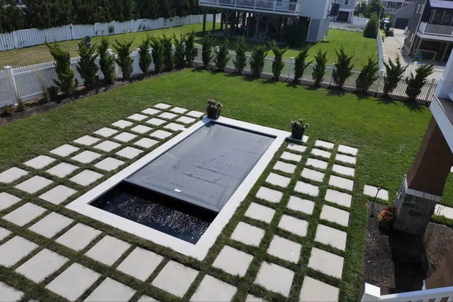 Automatic pool cover - Puravida Custom Pools