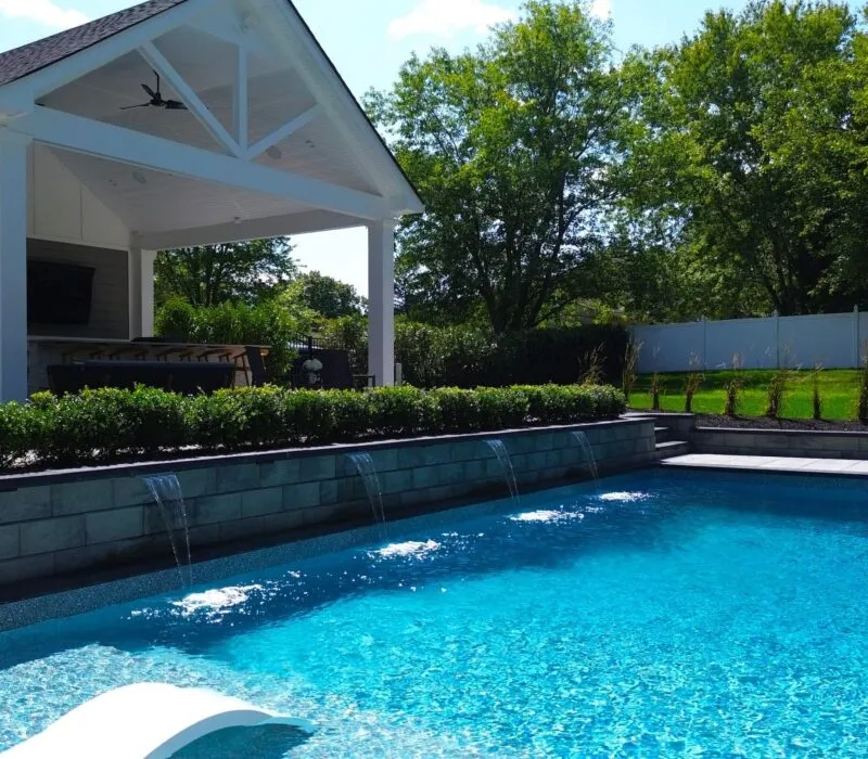 Inground pool with water features - Puravida Custom Pools