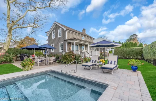 What Are Some Outdoor Living Spaces?