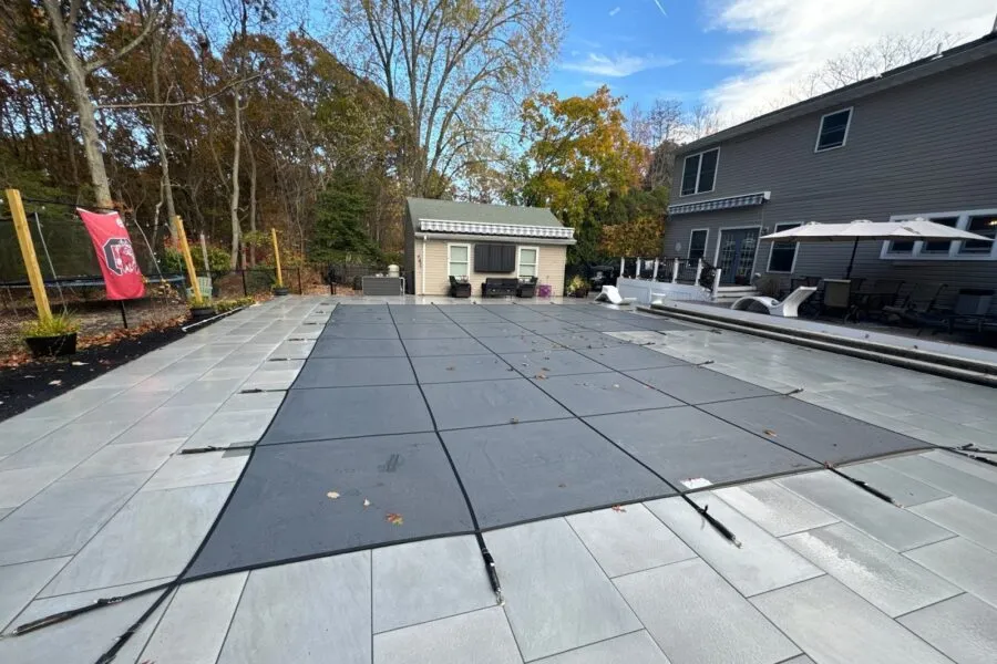 Outdoor pool cover - Puravida Custom Pools