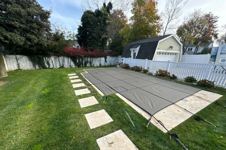 Outdoor pool cover - Puravida Custom Pools